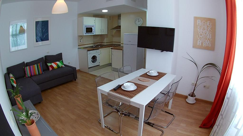 Mitjana Plaza Apartment มาลากา ภายนอก รูปภาพ